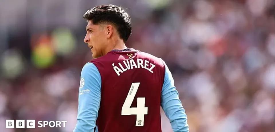 Player Álvarez wearing number 4 jersey on field