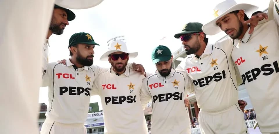 Pakistan cricket team huddling before a match