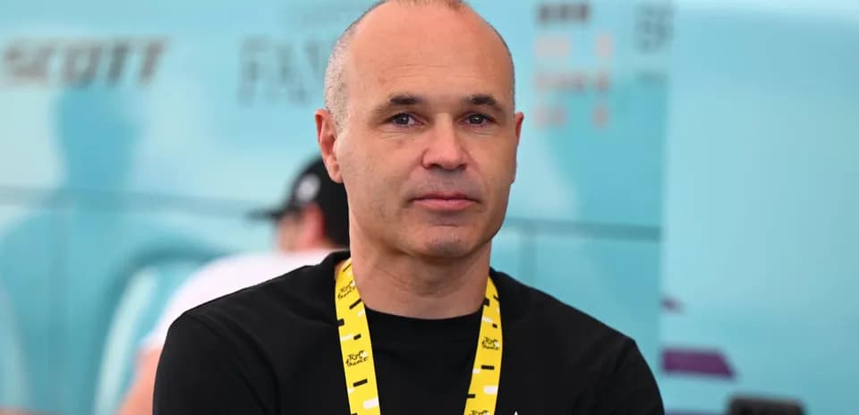 Man wearing a black shirt with a yellow lanyard