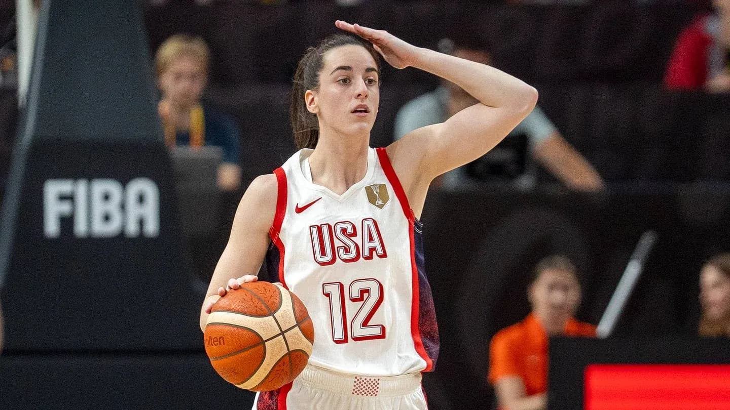 Player signaling during FIBA basketball game