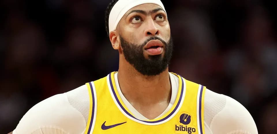 Player looking up during NBA game with Lakers jersey