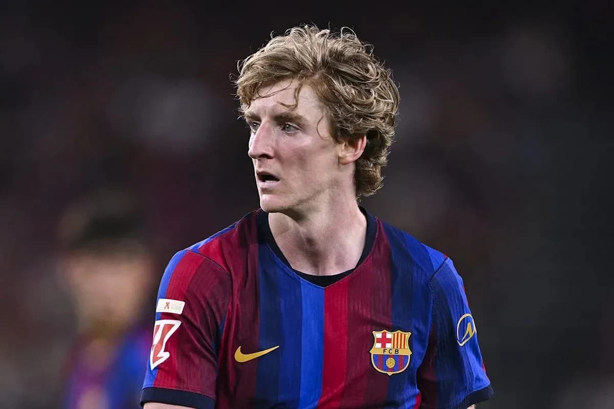 Player in FC Barcelona jersey during match