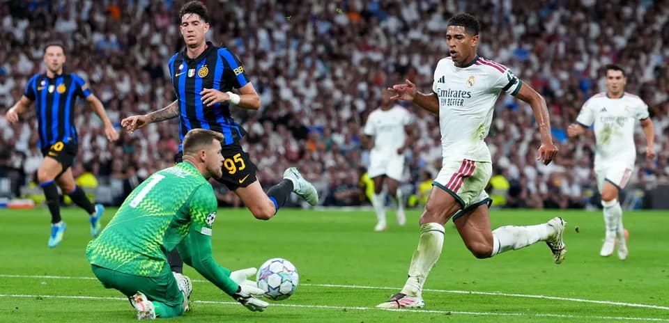 Players in action during UEFA Champions League match