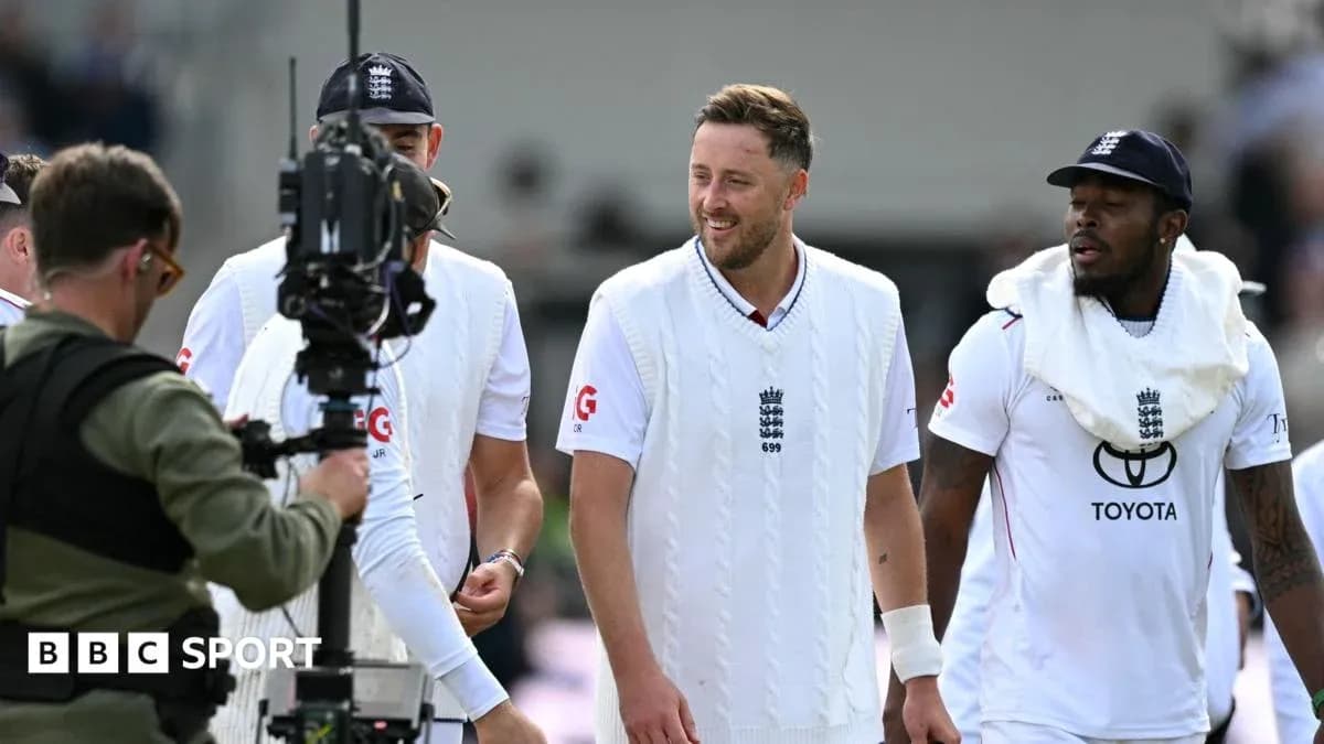 England cricket team players walking off the field