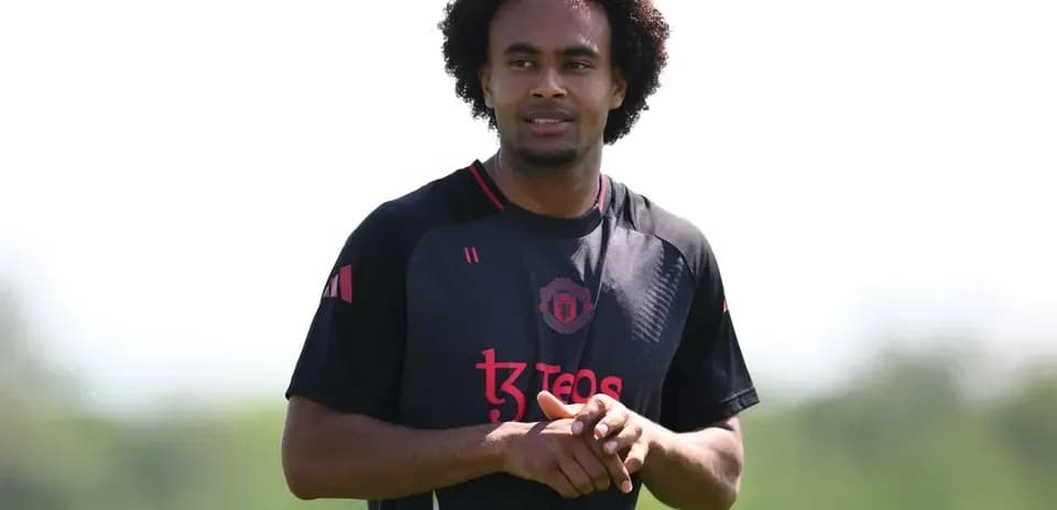 Player in Manchester United training kit during session