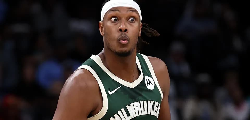 Milwaukee Bucks player in action during game