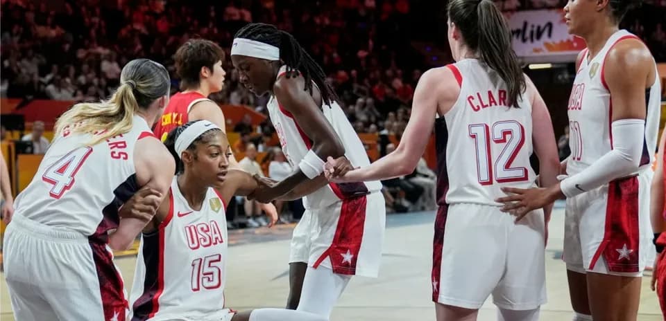 USA women's basketball team huddling during game