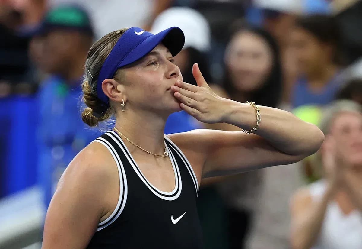 Tennis player blowing a kiss to the crowd