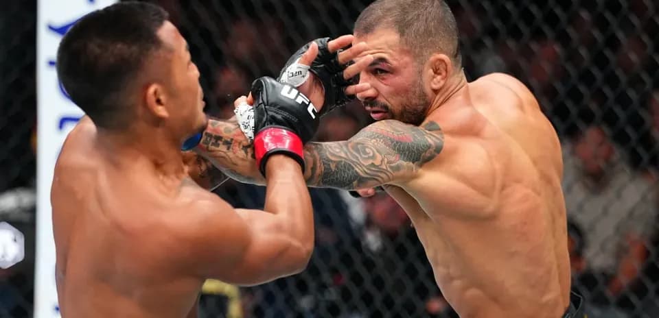 Two fighters engaged in a striking exchange in octagon