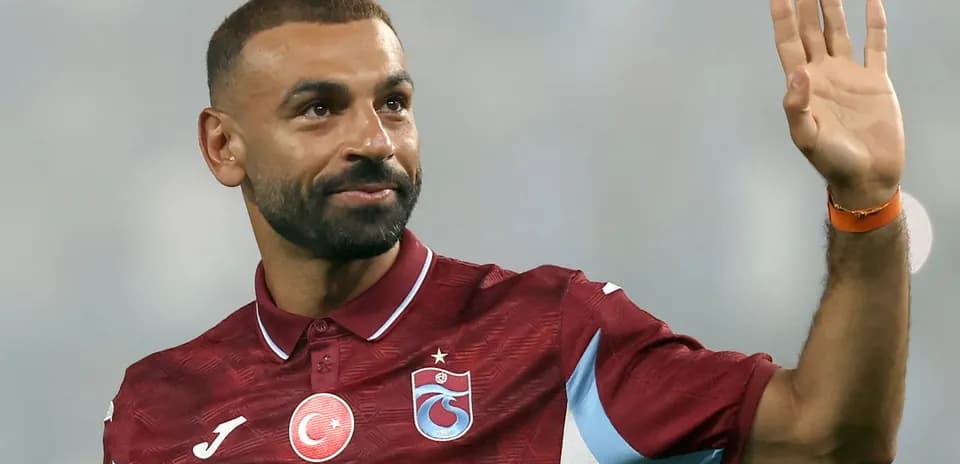Player waving while wearing Trabzonspor jersey