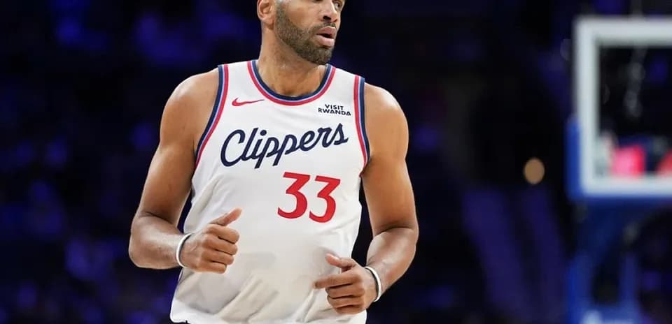 Player in Clippers uniform during game action