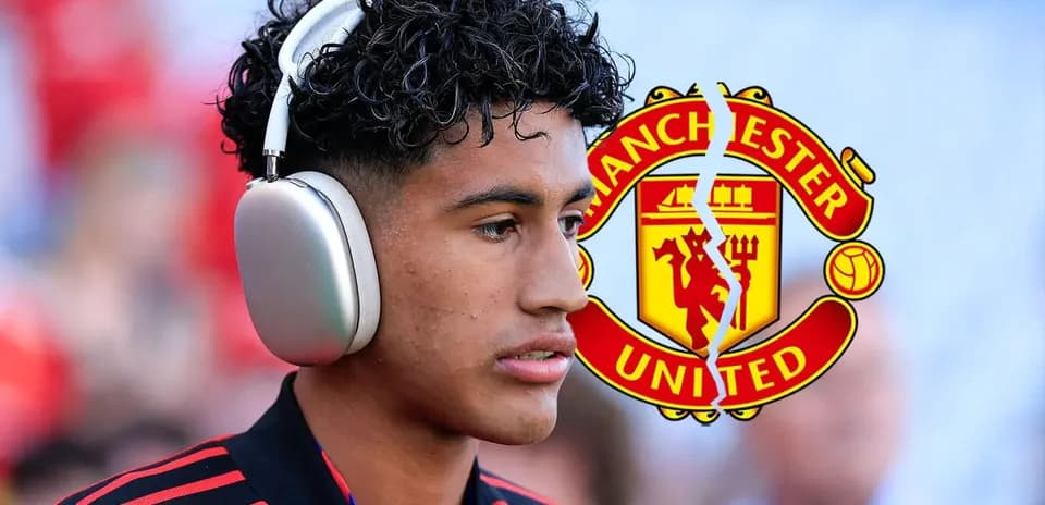 Player wearing headphones before Manchester United match
