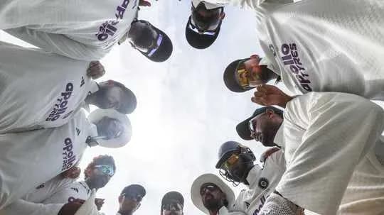 Cricket team huddled together before match