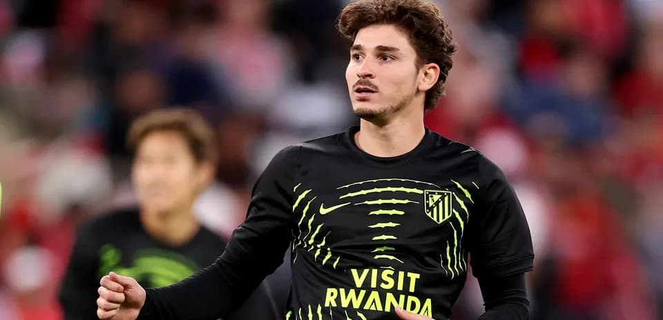 Player warming up in Atlético Madrid training gear