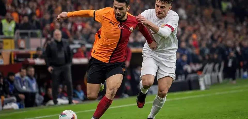 Player from Galatasaray evading opponent during match