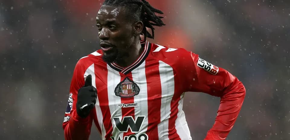 Player in Sunderland kit running during match