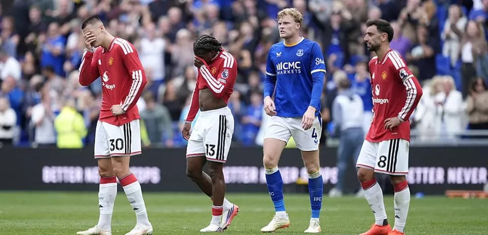 Manchester United players walking off after defeat