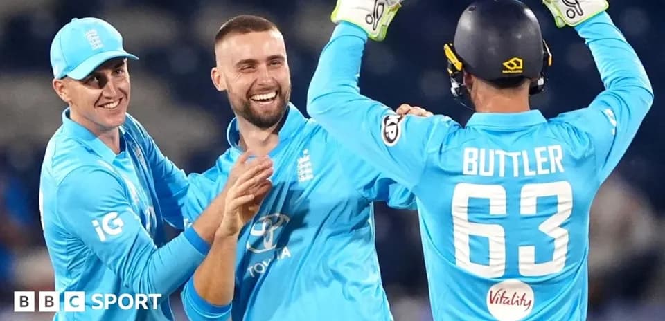 England cricketers celebrating a wicket on field