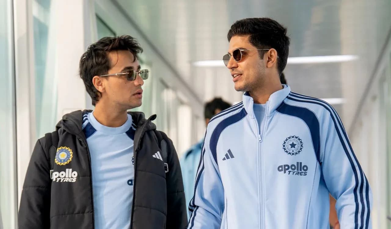 Two players walking through a corridor in team gear