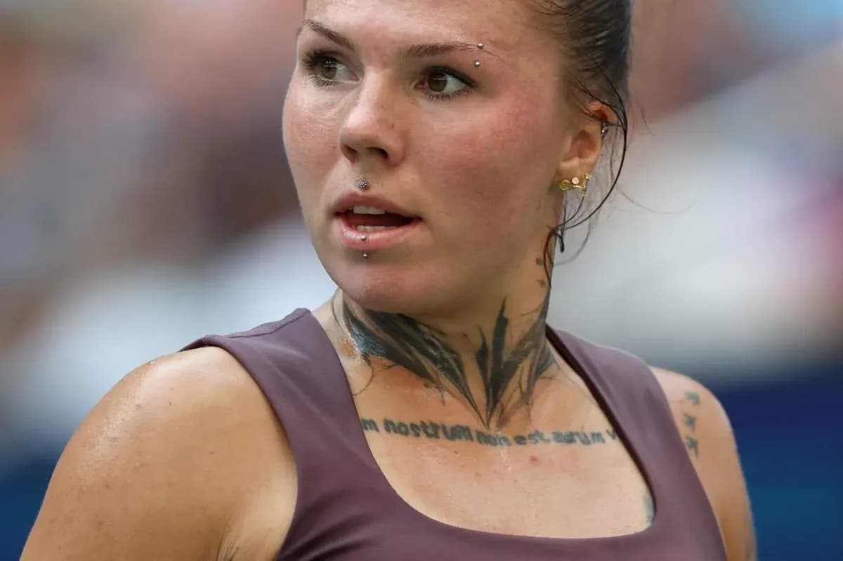 Athlete with tattoos during tennis match action