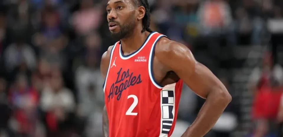 Kawhi Leonard wearing Los Angeles jersey on court
