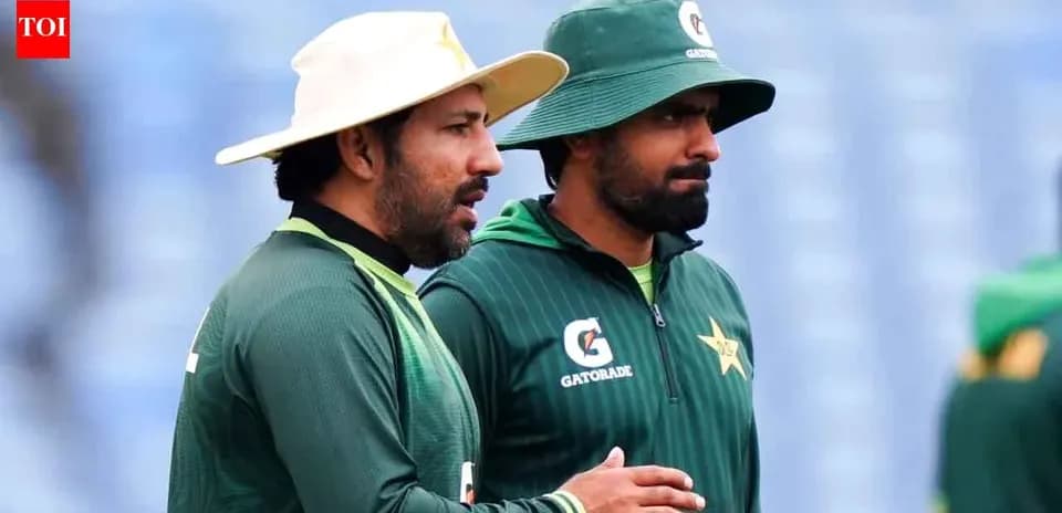Two Pakistan cricket players during training session