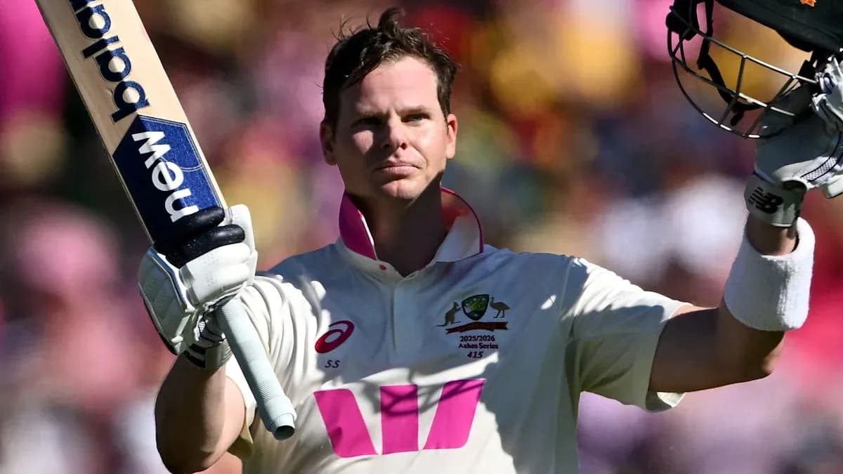 Steve Smith celebrating a century in cricket match