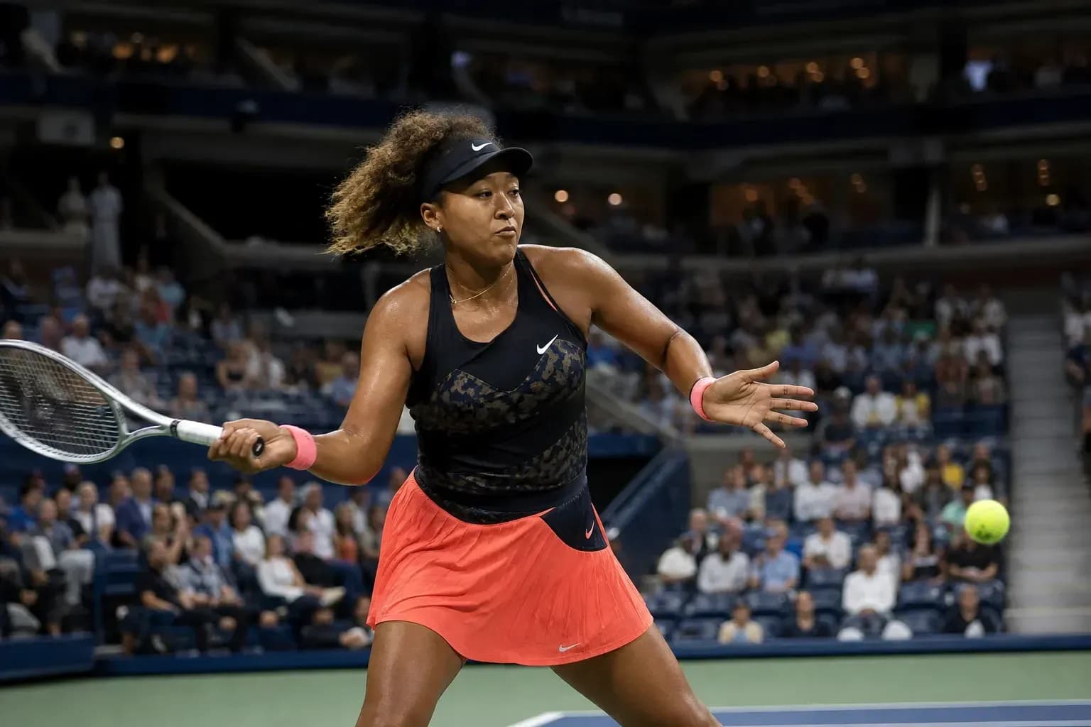 Naomi Osaka hitting a forehand during match