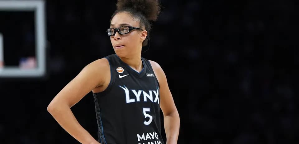 Player in Lynx jersey during basketball game