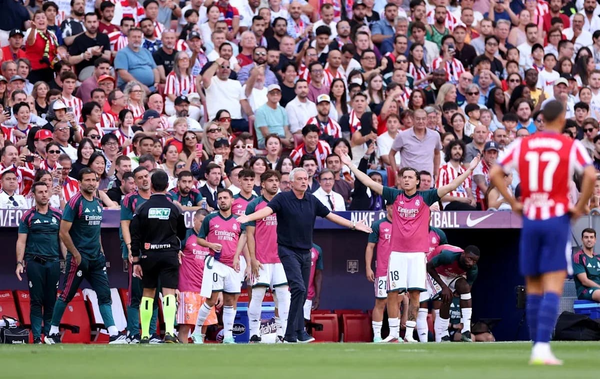 Coaching staff and players on the sidelines during match