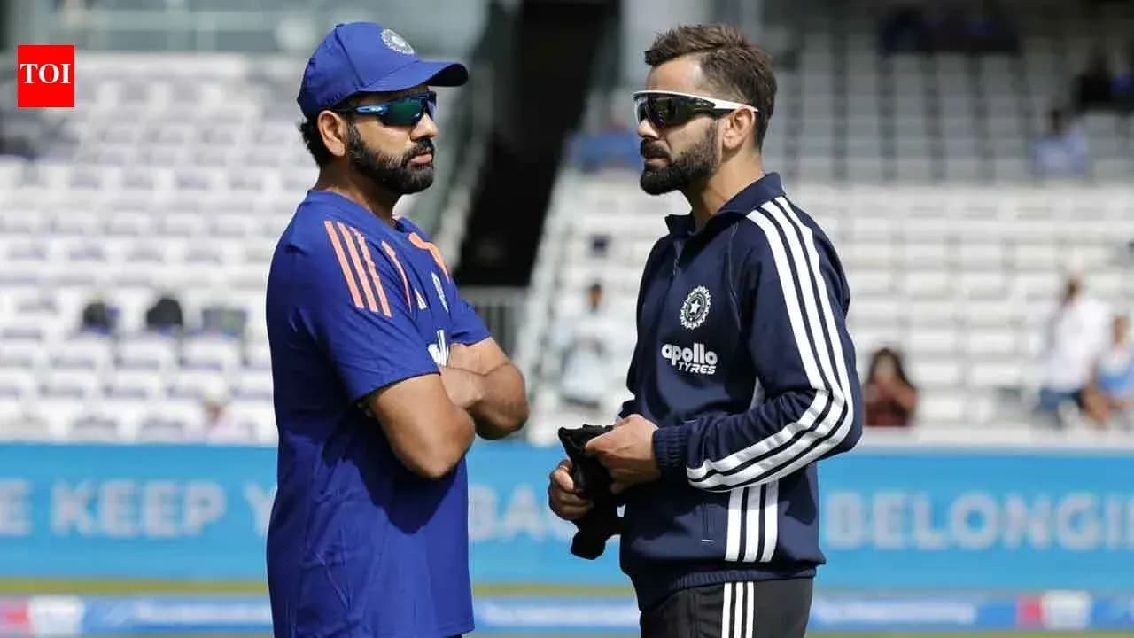 Rohit Sharma and Virat Kohli discussing on field