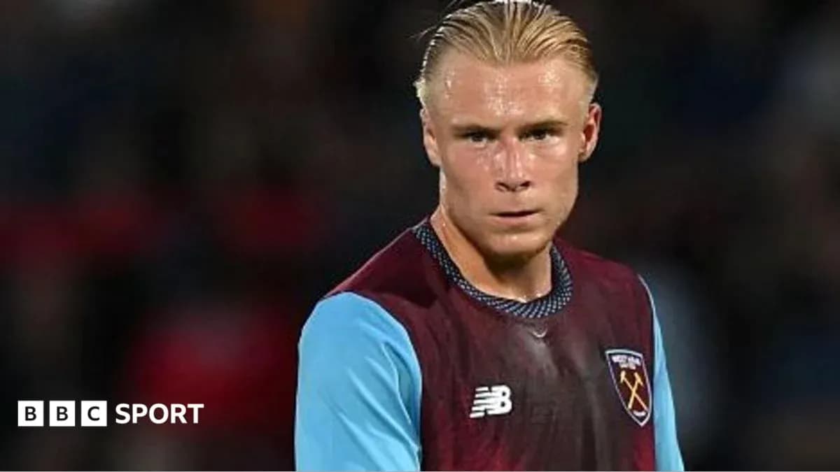 Player in West Ham United kit during match