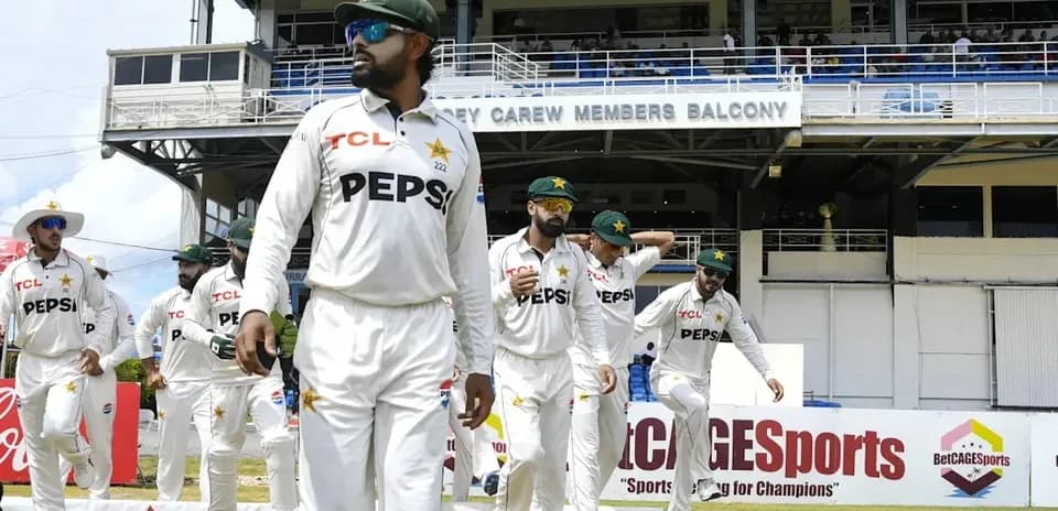 Pakistani cricket team walking onto the field