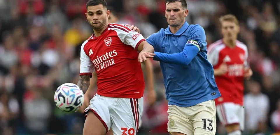 Player from Arsenal dribbling past opposing defender