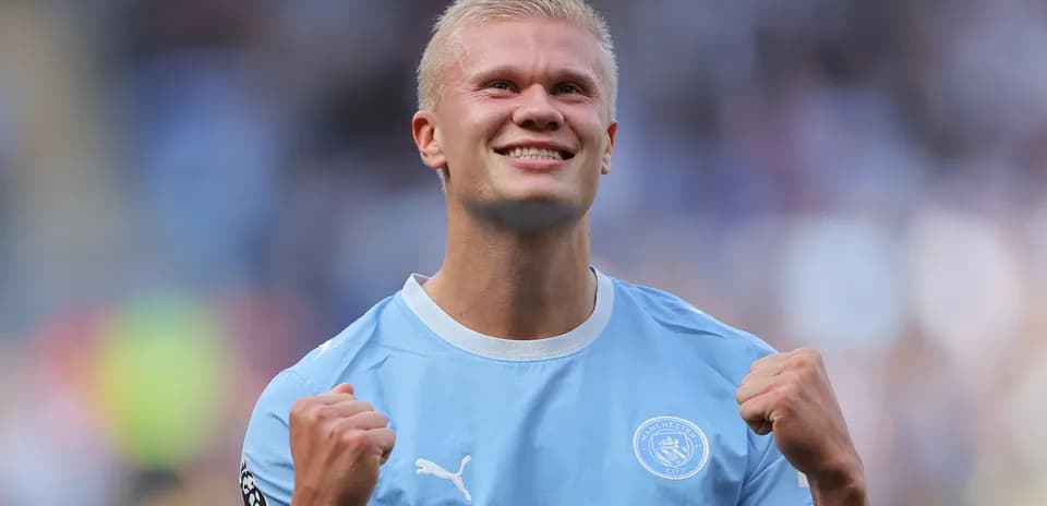 Player celebrating in Manchester City kit on field