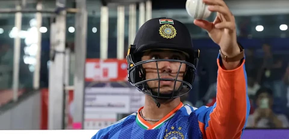 Cricketer holding a ball before batting