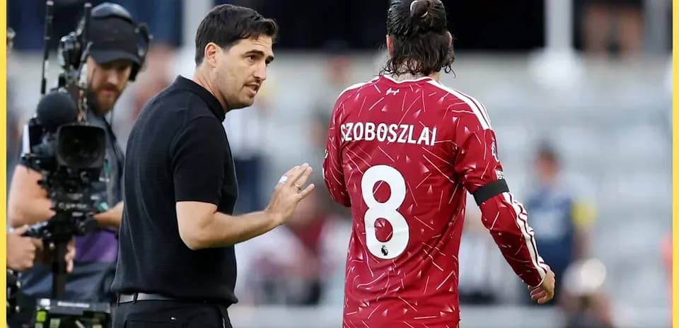 Coach talking to player Szoboszlai on field