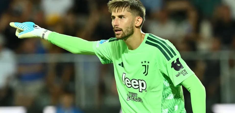 Goalkeeper directing play during match for Juventus