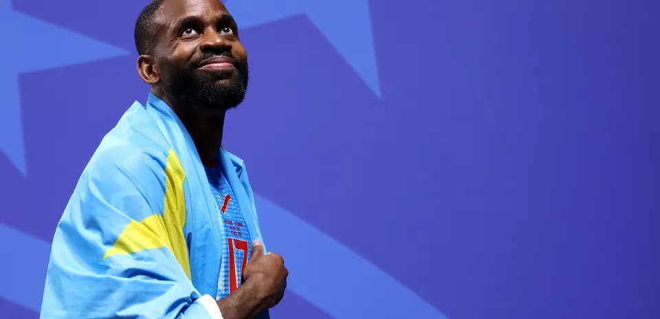 Athlete wearing a blue flag, looking upwards
