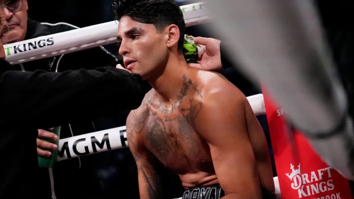 Boxer receiving water during corner break Boxer receiving water during corner break