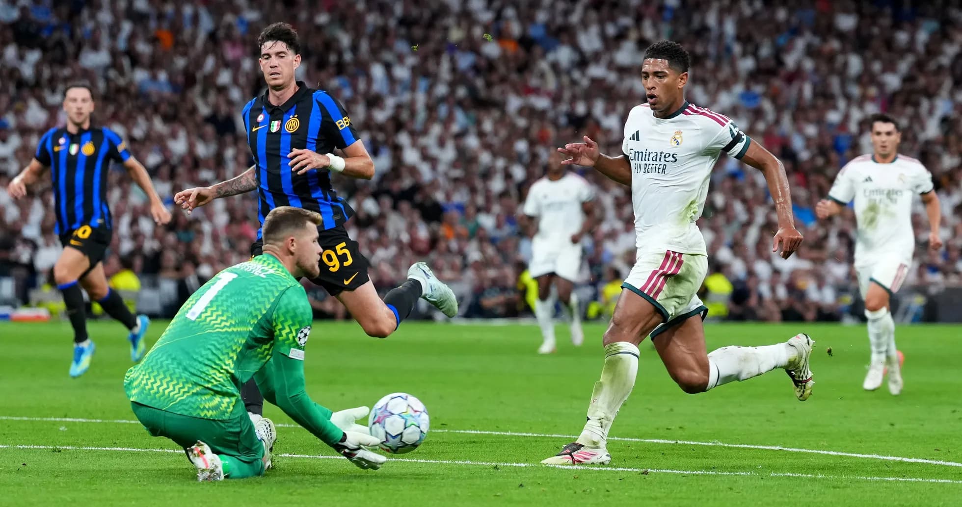 Players in action during UEFA Champions League match Players in action during UEFA Champions League match