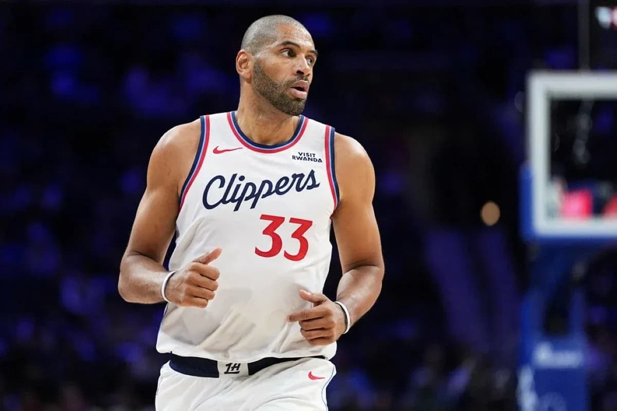 Player in Clippers uniform during game action Player in Clippers uniform during game action