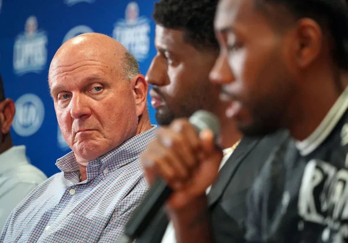 Steve Ballmer and players at press conference Steve Ballmer and players at press conference