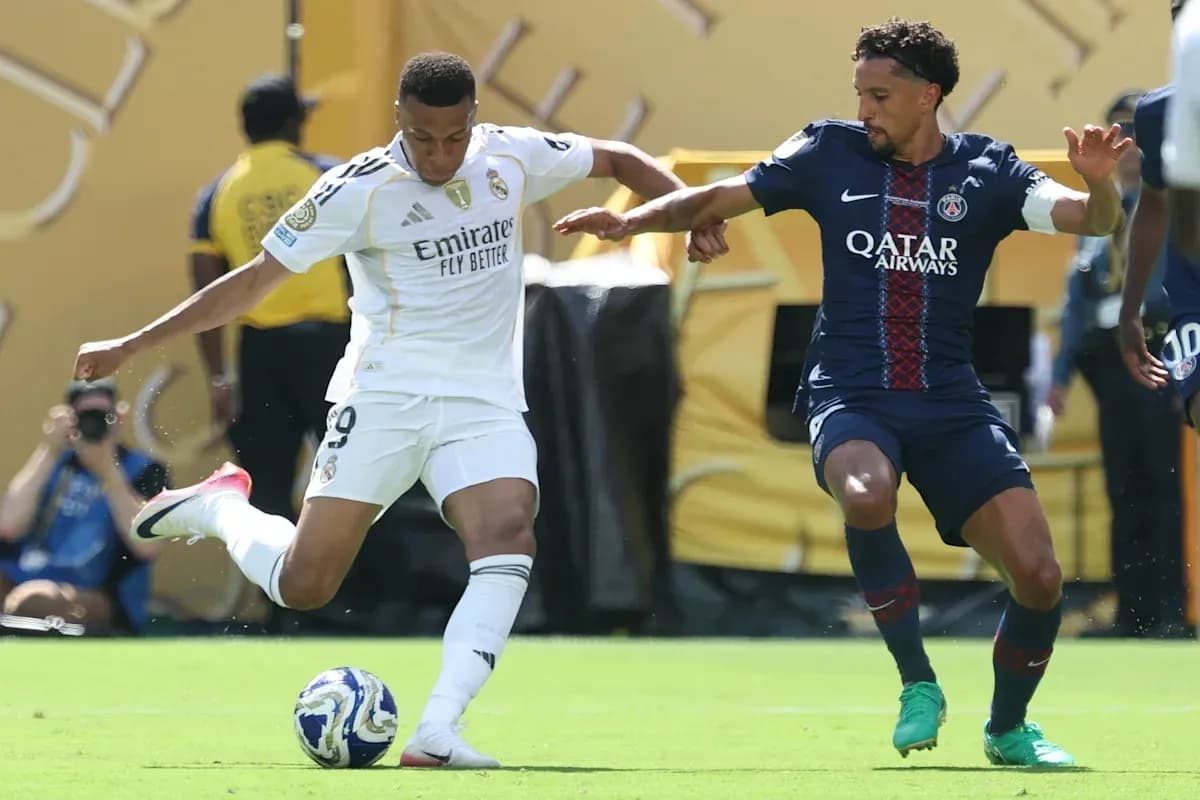 Player from Real Madrid dribbling past PSG defender Player from Real Madrid dribbling past PSG defender