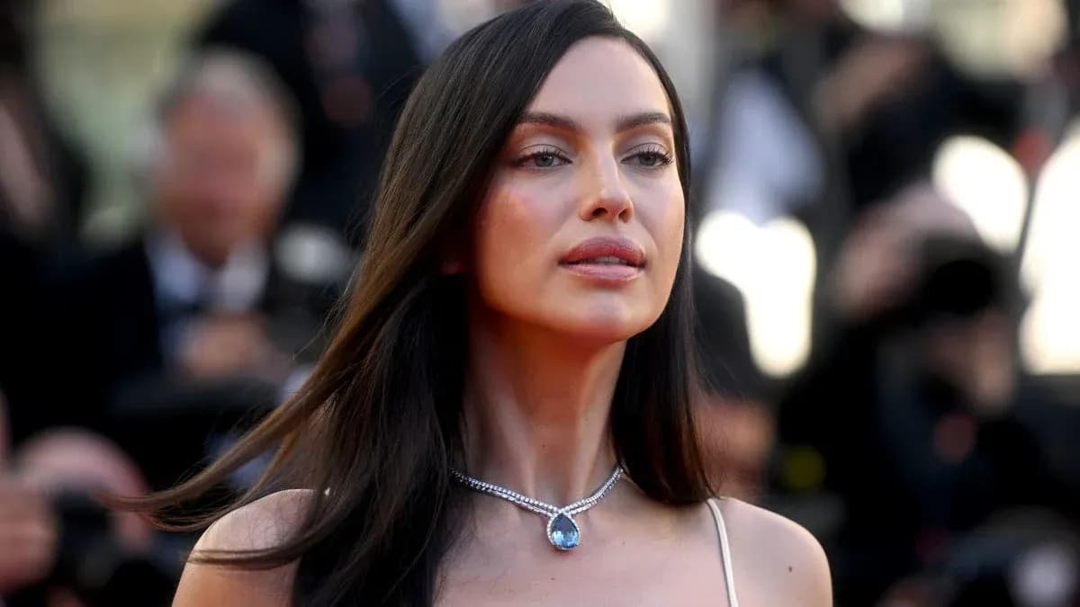 Woman wearing a necklace at a public event Woman wearing a necklace at a public event