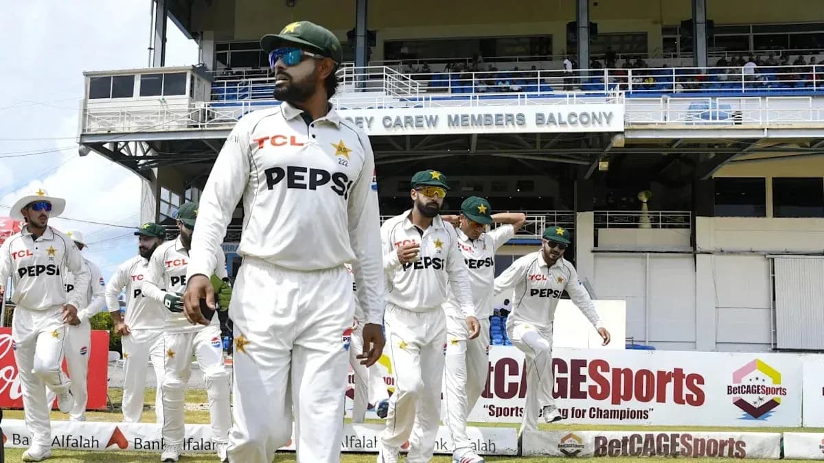 Pakistani cricket team walking onto the field Pakistani cricket team walking onto the field