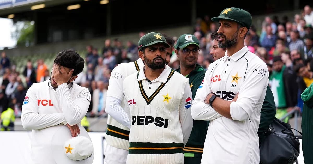 Pakistani cricket players discussing during a match Pakistani cricket players discussing during a match