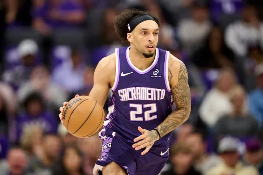Player dribbling basketball in Sacramento Kings uniform Player dribbling basketball in Sacramento Kings uniform