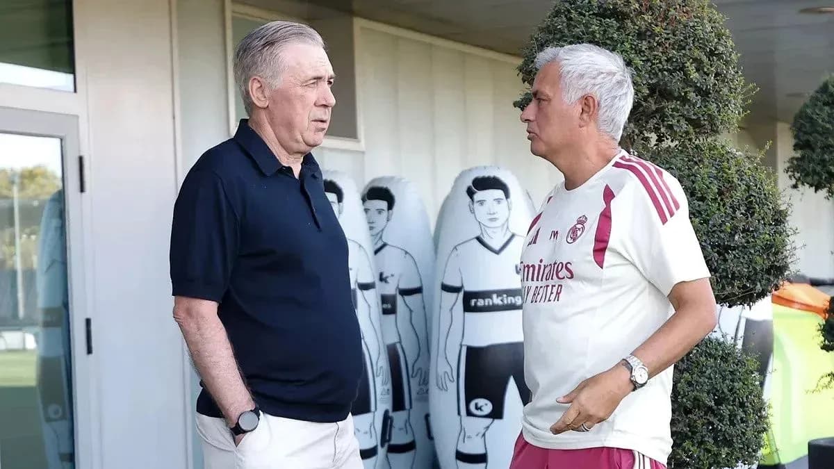 Carlo Ancelotti and José Mourinho talking outside Carlo Ancelotti and José Mourinho talking outside